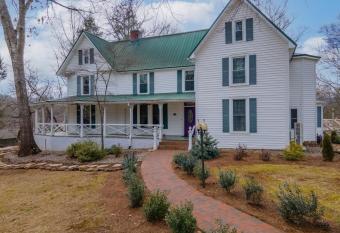 Mcternan Manor allows 18 year olds to book a room