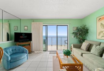 The Summit 1031 has rooms with a private hot tub