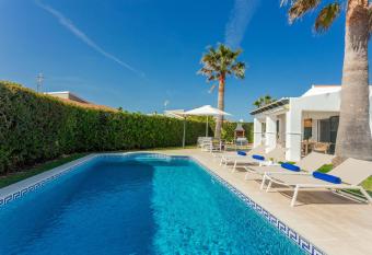 Villa Juanes has Balcony rooms