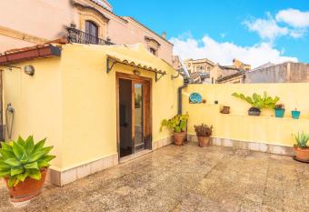 Sunrise House Noto has Balcony rooms