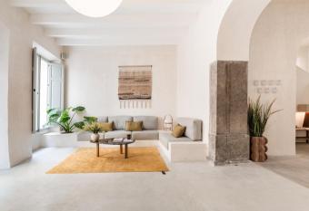 Meem Townhouse allows 18 year olds to book a room