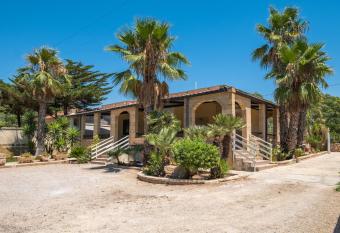 Casa vacanze Consiglia has Balcony rooms
