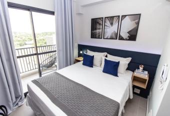 360 Brooklin has Balcony rooms