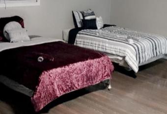 Cozy Detached Suite Gary, IN allows 18 year olds to book a room