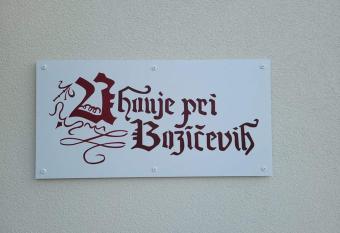 Apartma Uhanje pri Bo  i  evih has Balcony rooms