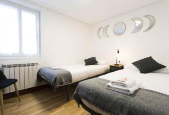 Elzonea by Smiling Rentals has Balcony rooms