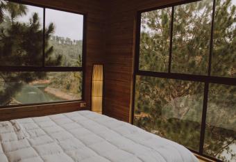 Caba  as Refugio Himalaya has rooms with a private hot tub