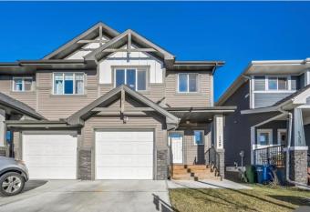 Beautiful and Spacious 1 room in a very quiet area allows 18 year olds to book a room