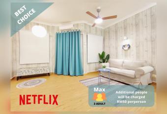 THRE @ Tiara desaru [Private Apartment with Beach] has Balcony rooms