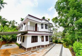 Center Home Serviced Villa has Balcony rooms