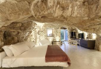 Relais & Ch  teaux Locanda Don Serafino allows 18 year olds to book a room