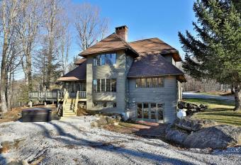 The Giguere House by Killington Vacation Rentals has Balcony rooms