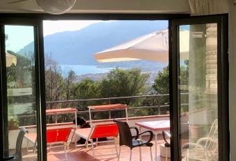 Il Lampin has Balcony rooms