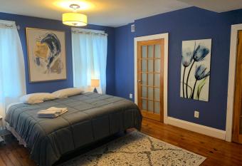 Logan Square LuxBnB has Balcony rooms