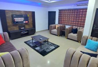 Plot 817 Apartments Mabushi has Balcony rooms