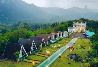 99 Camp and Cafe has Balcony rooms