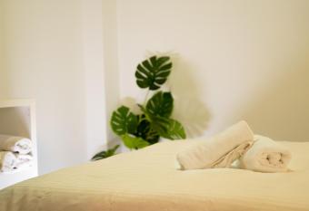 Apartamentos GAV has Balcony rooms