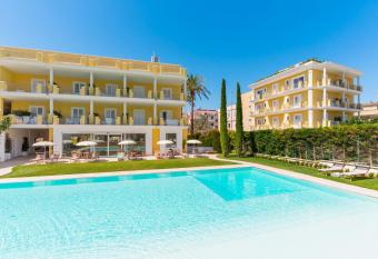 Victoria Palace Hotel & Zen Wellness has Balcony rooms