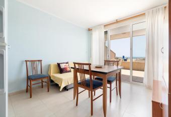 Apartamento Denis Playa 1 has Balcony rooms