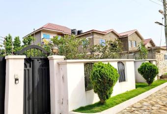 Executive 1-Bed Apartment in Accra has Balcony rooms