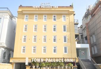 Hotel Town Grand Patel Nagar New Delhi has Balcony rooms
