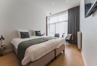 Guesthouse de la Paix has Balcony rooms