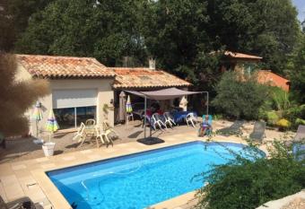 Lou Pitchoun Cabanon has Balcony rooms