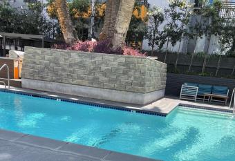 Modern condo with pool ,near Hollywood,DTLA, melrose has Balcony rooms