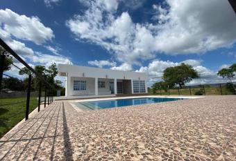 Finca Nuevo Sol (Hermosa casa de descanso) allows 18 year olds to book a room