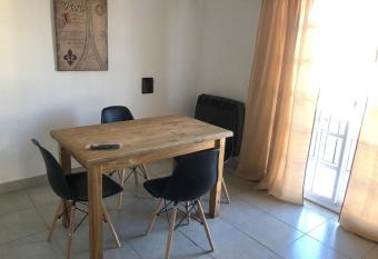 Microcentro Olavarr  a has Balcony rooms