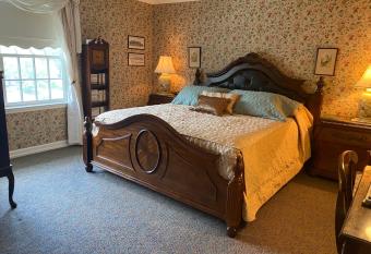 The Cypress Inn has Balcony rooms