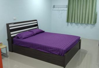 OYO 75400 Moo Yim Resort allows 18 year olds to book a room