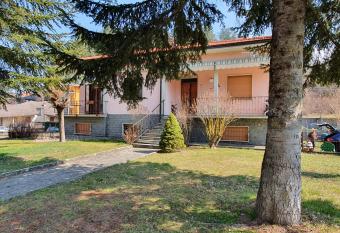 Casa Nin   allows 18 year olds to book a room