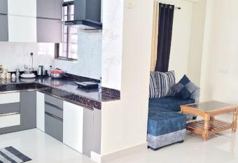 Entire Apartment -Pradhan Nagar Middle of the city has Balcony rooms