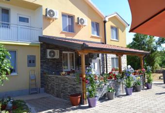 Casa Dela - Medjugorje has Balcony rooms