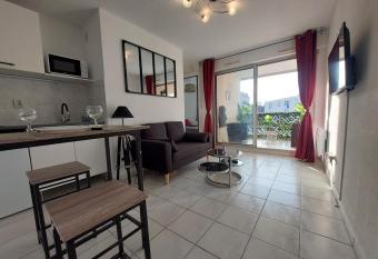 Le Totem allows 18 year olds to book a room