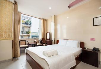 Super OYO 1160 Hai Phong Hotel allows 18 year olds to book a room