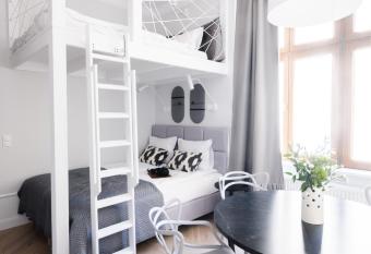 Homewell Apartments Wilson Park II allows 18 year olds to book a room