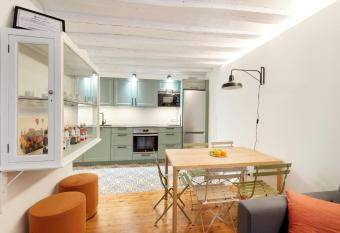 Apartamento Santo Andia has Balcony rooms