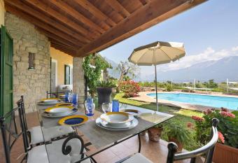 Villa Corneghe has Balcony rooms