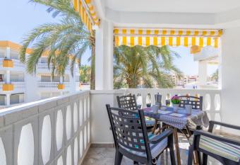 B103 Primera linea de playa has Balcony rooms