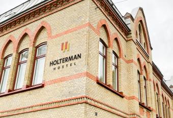Holterman Hostel allows 18 year olds to book a room