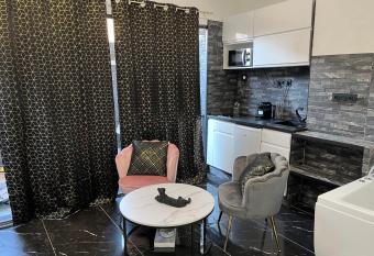 Love Room Jacuzzi Netflix has rooms with a private hot tub