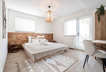 Marley   s Beachhouse - Luxury Guest Room with balcony has Balcony rooms