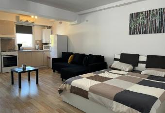 Tranzzzit Airport Apartment has Balcony rooms