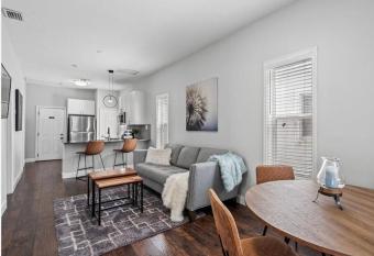 Modern 2 Bedrm House w Free Parking Near Downtown has Balcony rooms