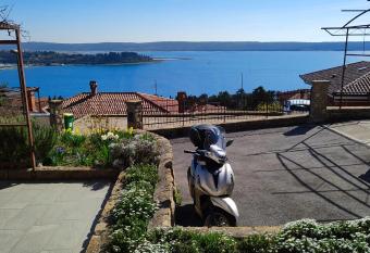 Apartment Roberto allows 18 year olds to book a room