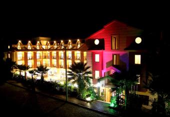 ASTORIA HOTEL & Spa has Balcony rooms