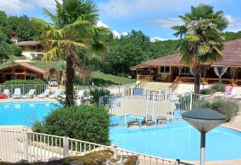 Chalet bois massif allows 18 year olds to book a room