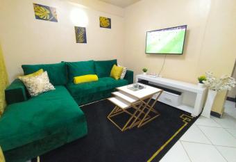 The Ivy Suite- one bedroom 3 mins away from Ruiru Rainbow Resort has Balcony rooms